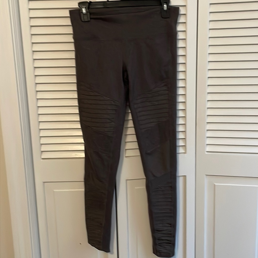 Grey Alo leggings!